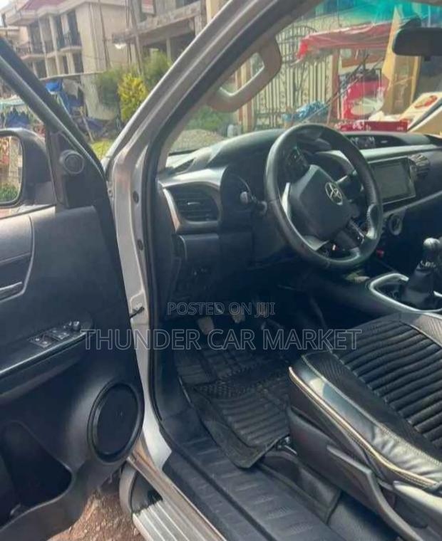 Toyota Hilux 2016 Silver