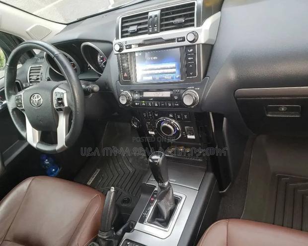 Toyota Land Cruiser Prado 2018 Pink