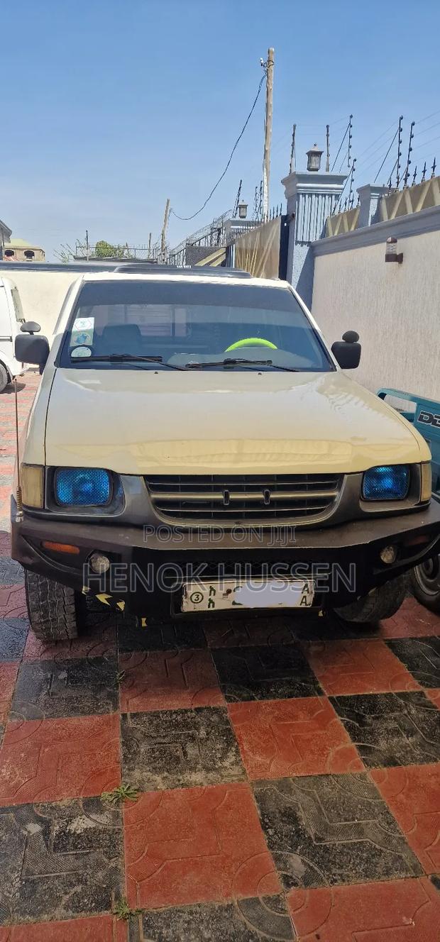 Isuzu KB 1999 White
