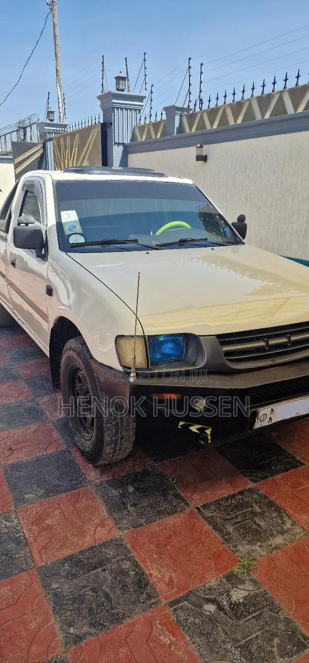 Isuzu KB 1999 White