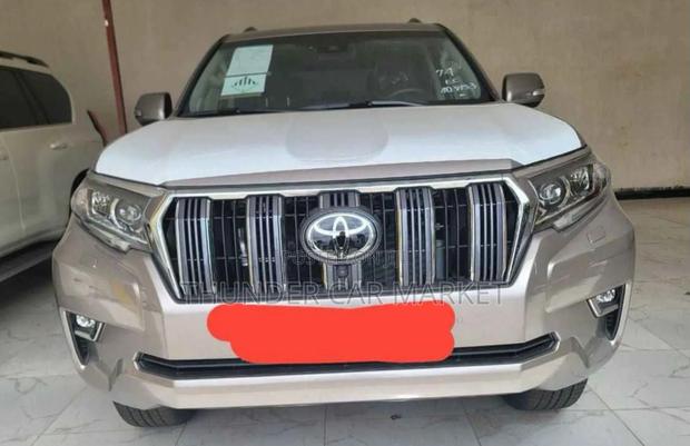 Toyota Land Cruiser Prado 2023 Silver
