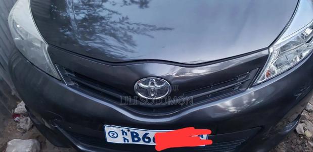 Toyota Yaris 2012 Gray