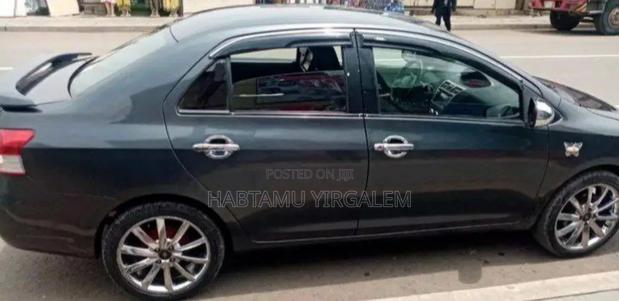Toyota Yaris 2010 Black