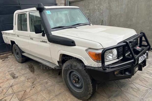 Toyota Land Cruiser 2015 White