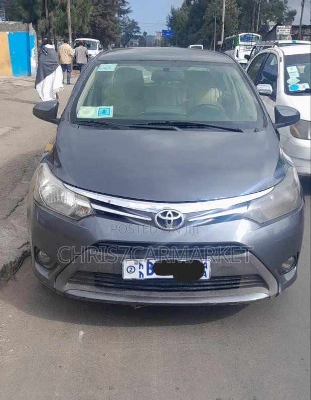 Toyota Yaris 2016 Gray