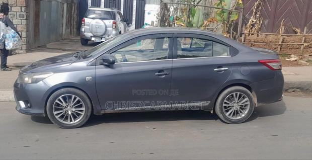 Toyota Yaris 2016 Gray
