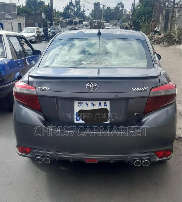 Toyota Yaris 2016 Gray