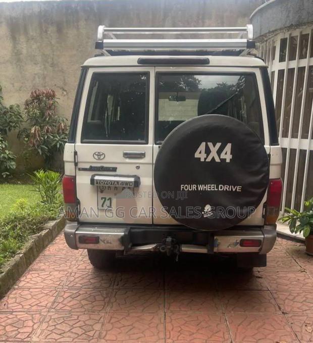 Toyota Land Cruiser 2012 White