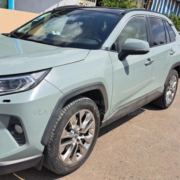 Toyota RAV4 2021 Green
