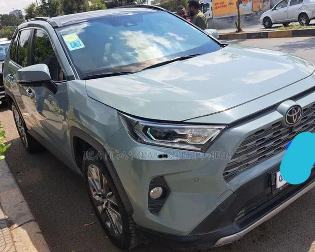 Toyota RAV4 2021 Green