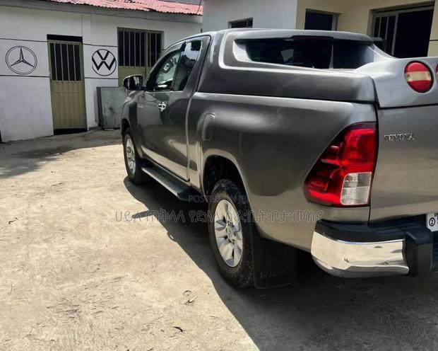 Toyota Hilux 2020 Silver