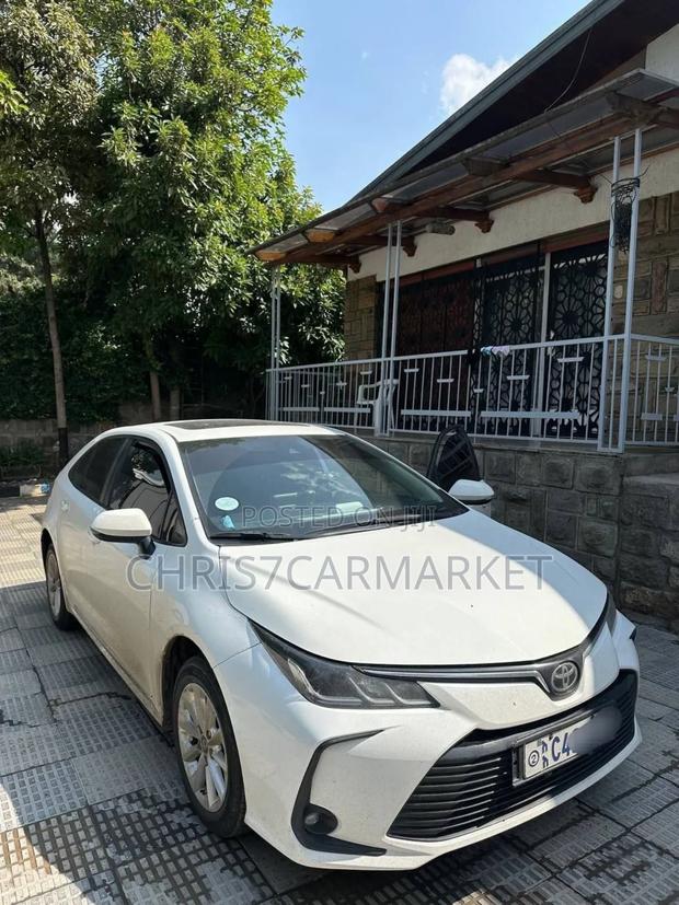 Toyota Corolla SE 2022 White