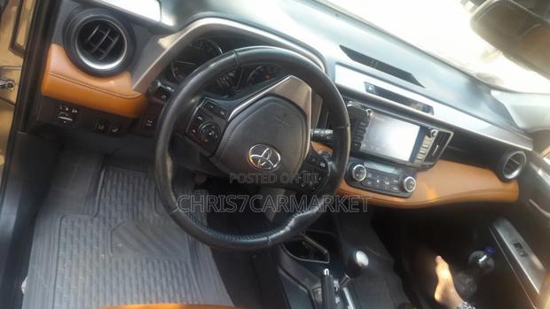 Toyota RAV4 2018 Brown