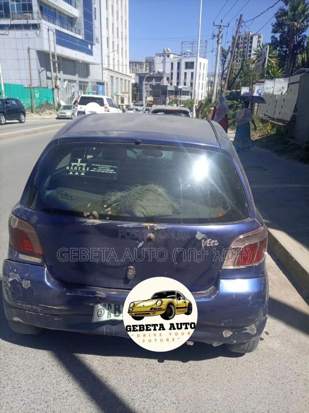 Toyota Vitz 2000 Blue