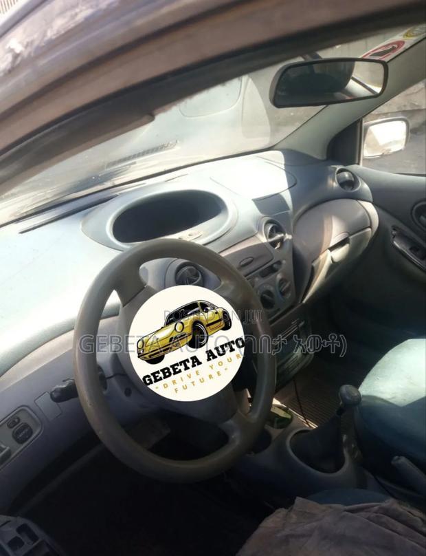 Toyota Vitz 2000 Blue