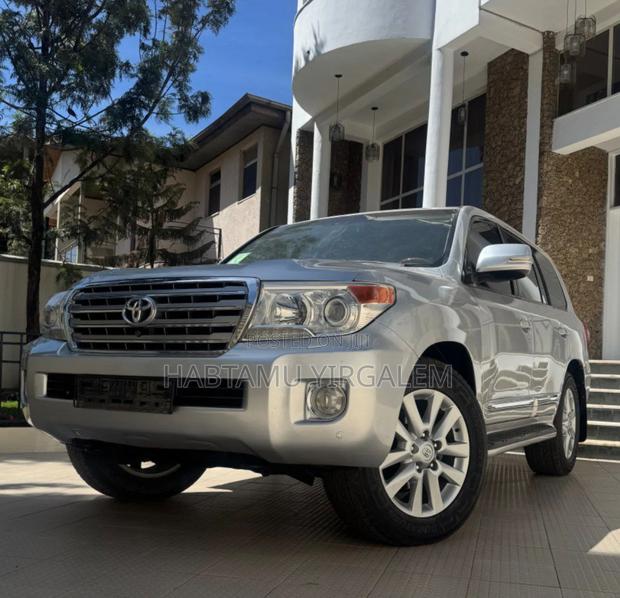 Toyota Land Cruiser 2014 Silver