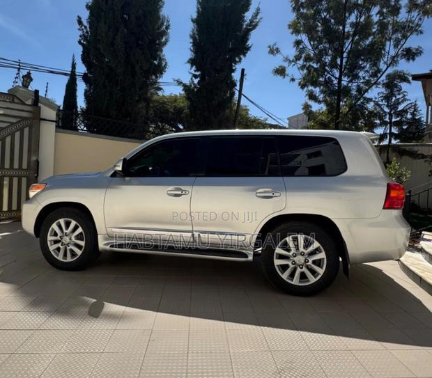 Toyota Land Cruiser 2014 Silver