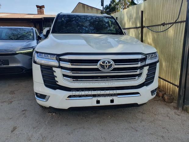Toyota Land Cruiser 2022 White