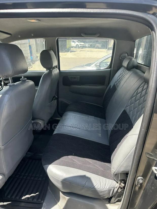 Toyota Hilux 2011 Black