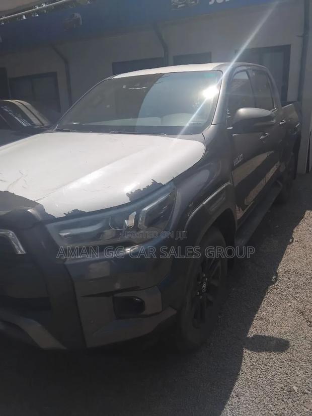 New Toyota Hilux 2023 Gray