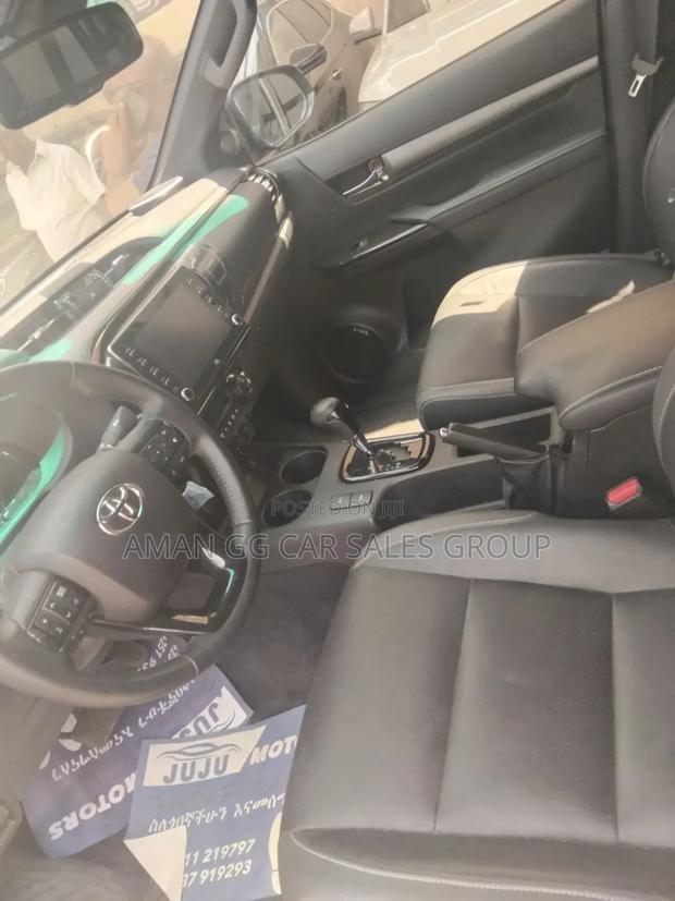 New Toyota Hilux 2023 Gray