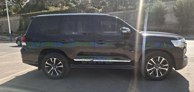 Toyota Land Cruiser 2010 Black