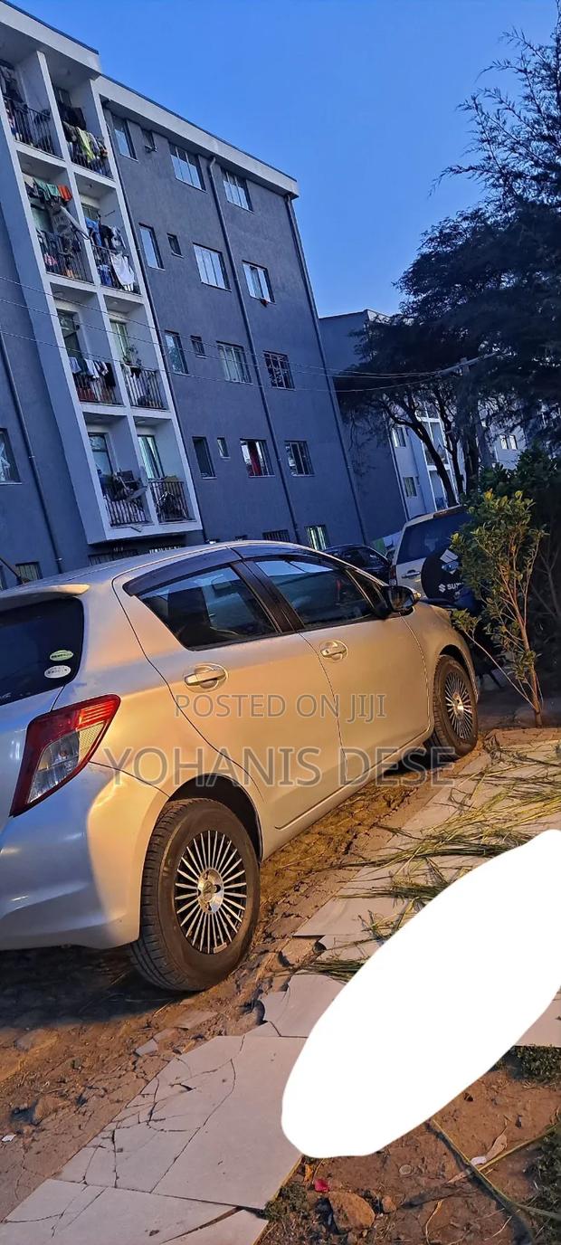 Toyota Yaris 2012 Silver