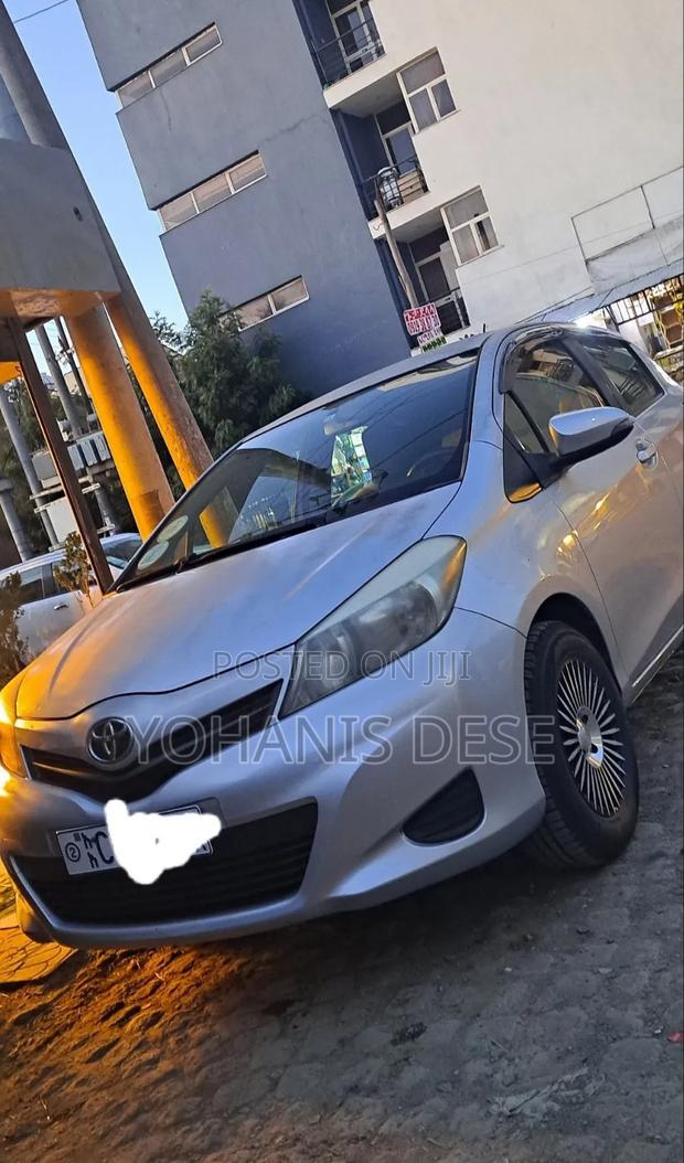 Toyota Yaris 2012 Silver