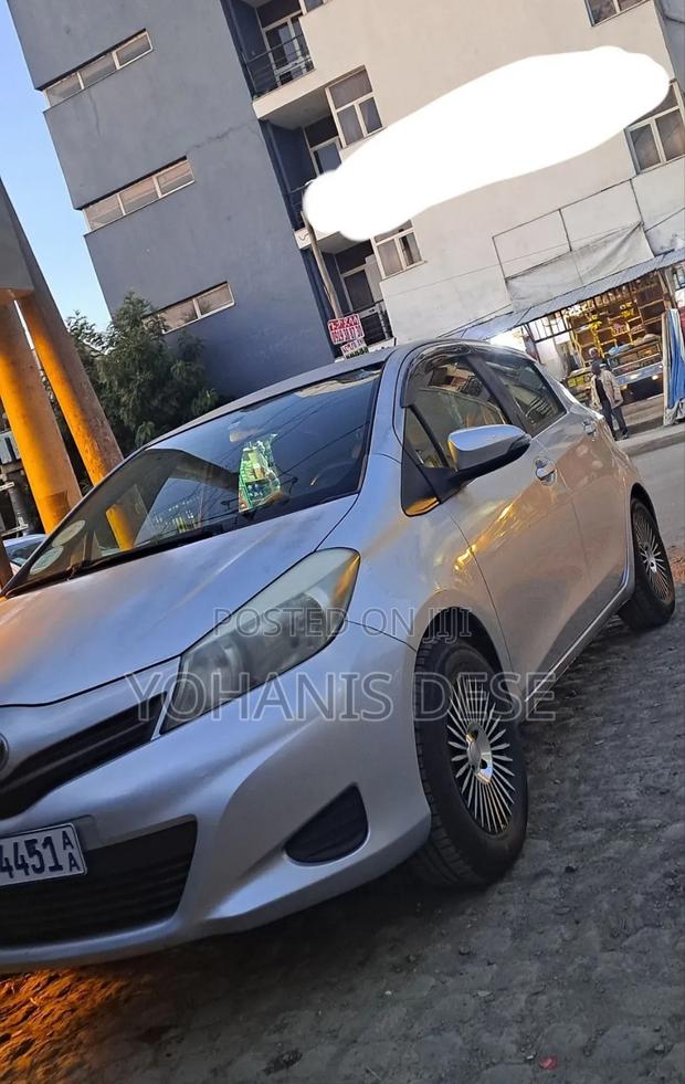 Toyota Yaris 2012 Silver