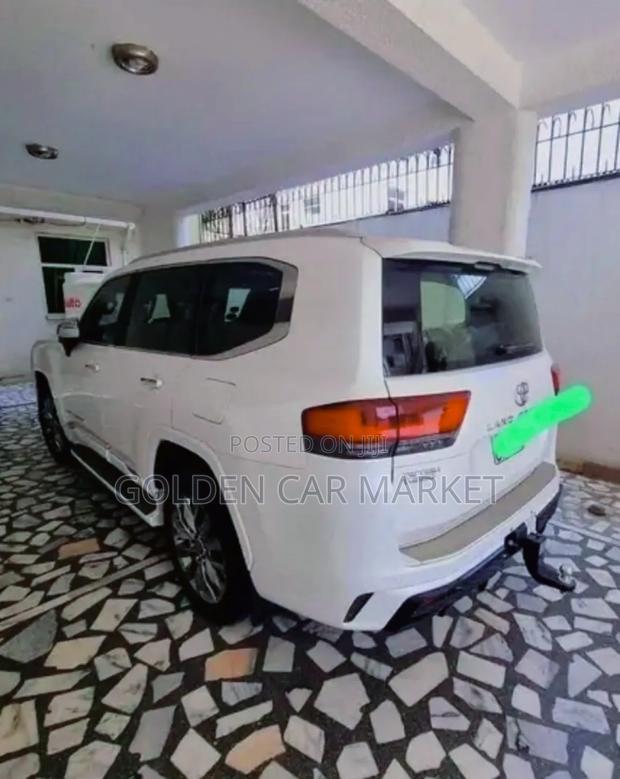 Toyota Land Cruiser 2023 White