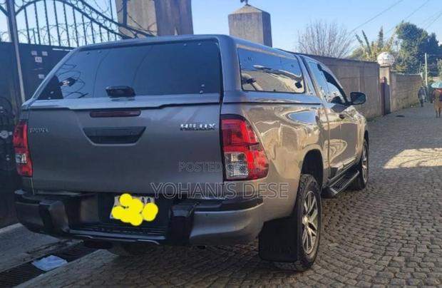 Toyota Hilux 2020 Gray