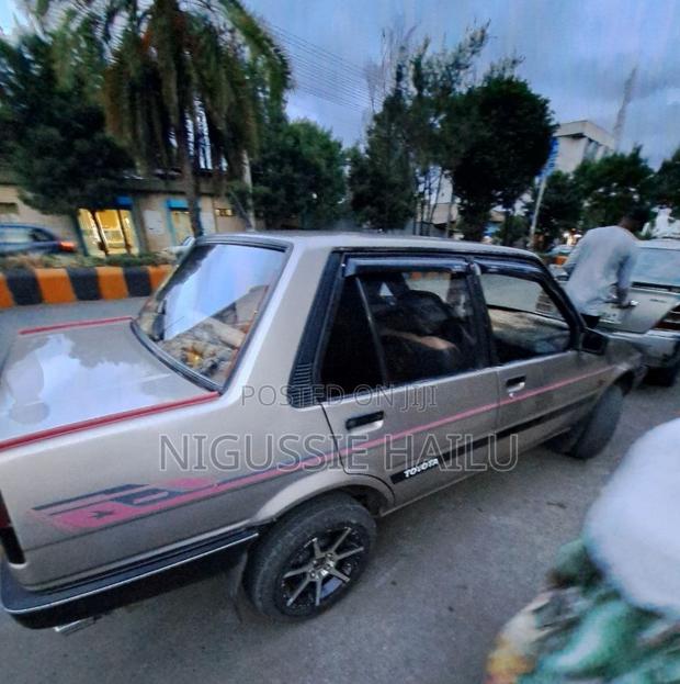 Toyota Corolla 1986 Gold