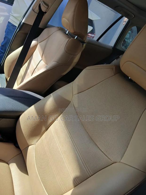 Toyota RAV4 2022 White