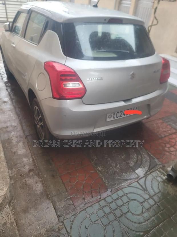 Suzuki Swift 2021 Silver