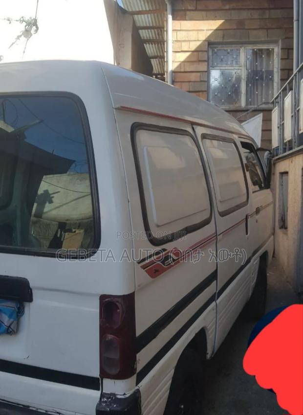 Daewoo Chairman 2006 White