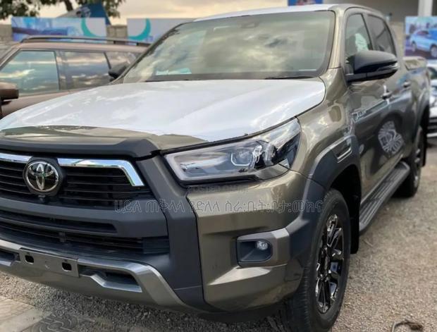 New Toyota Hilux 2023 Green
