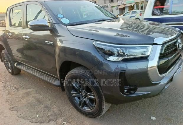 Toyota Hilux 2022 Blue