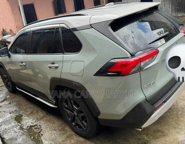 Toyota RAV4 Hybrid 2023 Green