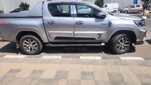 Toyota Hilux 2015 Silver