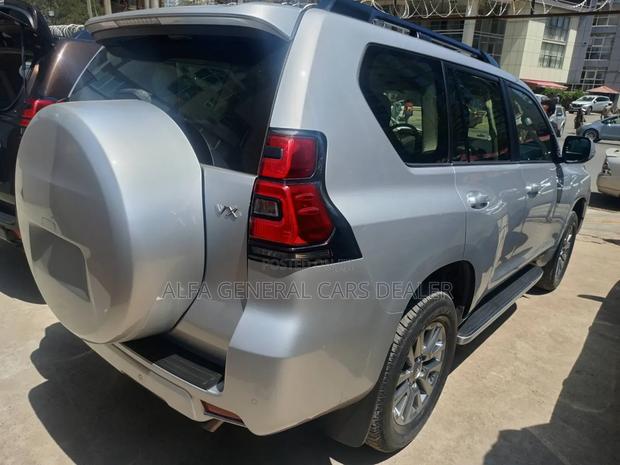 Toyota Land Cruiser Prado 2021 Silver