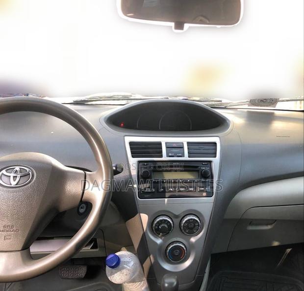 Toyota Yaris 2011 White
