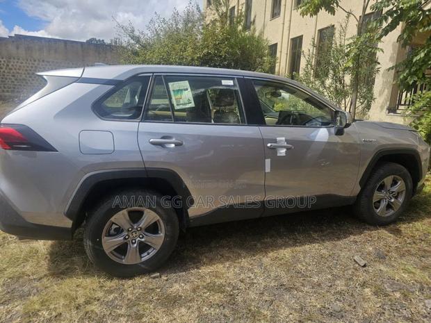 New Toyota RAV4 2022 Silver