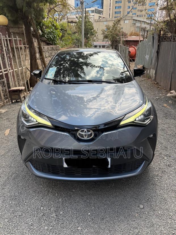 Toyota C-HR 2021 Blue