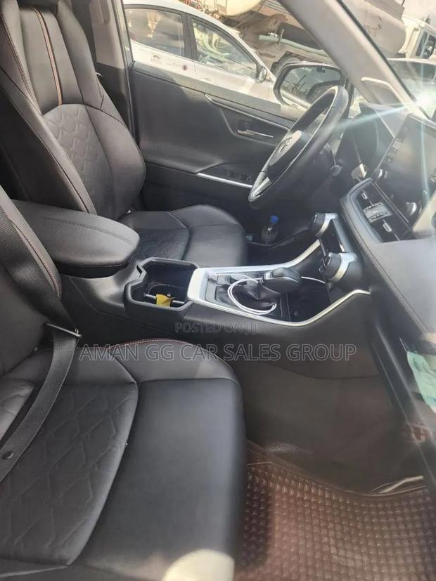 Toyota RAV4 2022 Green