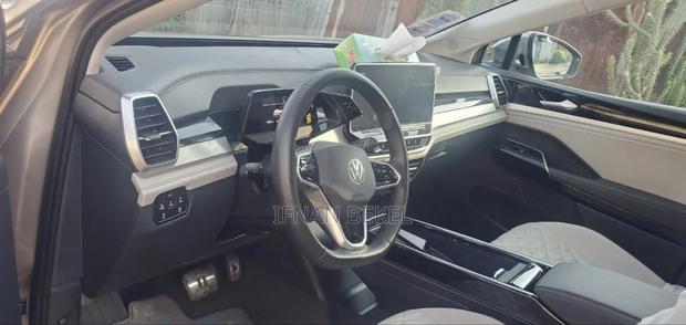 Volkswagen ID.6 2024 Gray