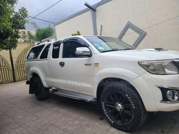 Toyota Hilux 2013 White