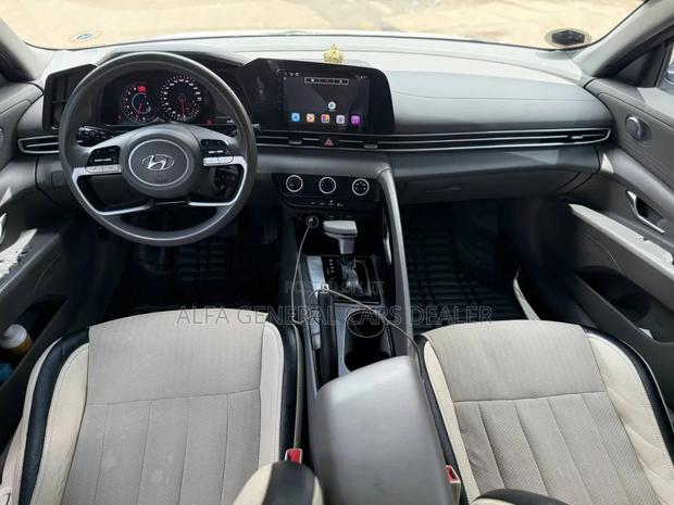Hyundai Elantra 2021 White