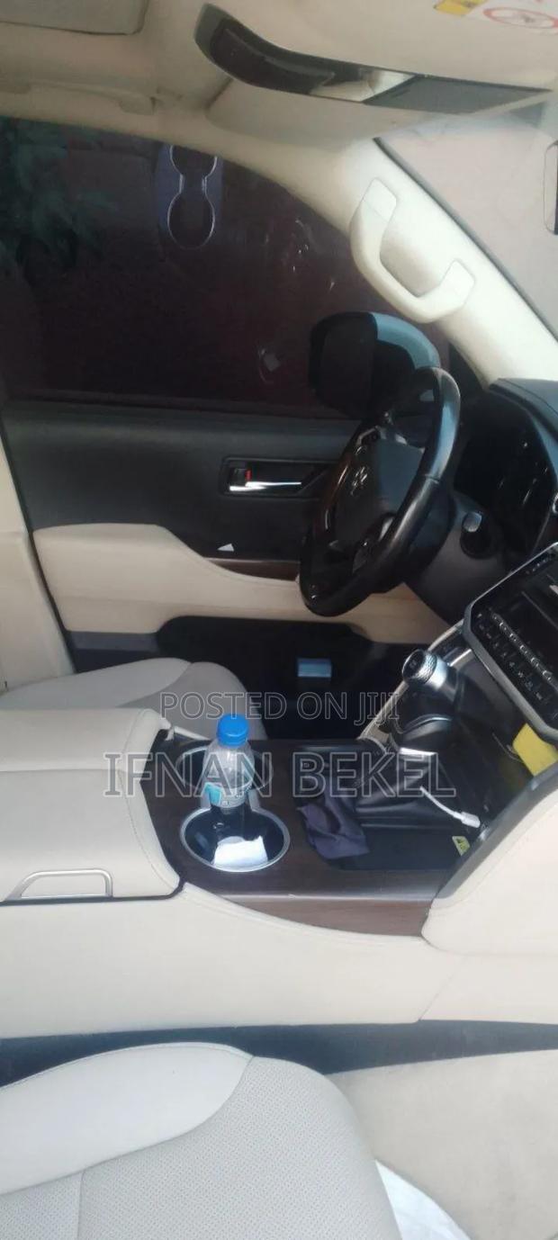 Toyota Land Cruiser 3.5 V6 2022 White