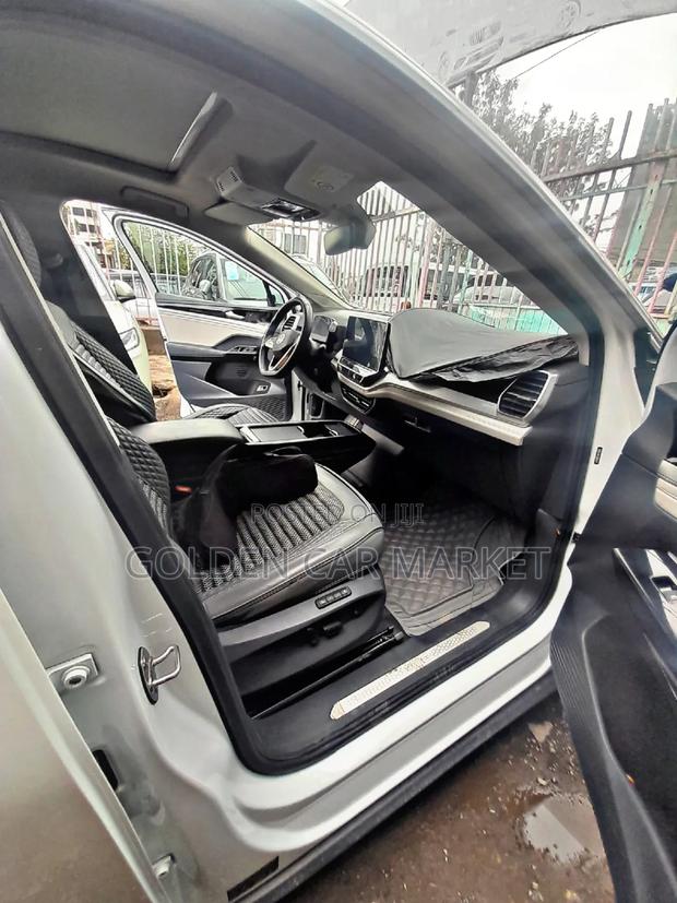 Volkswagen ID.6 2023 White