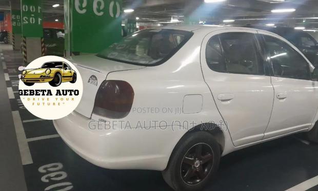 Toyota Platz 2001 White